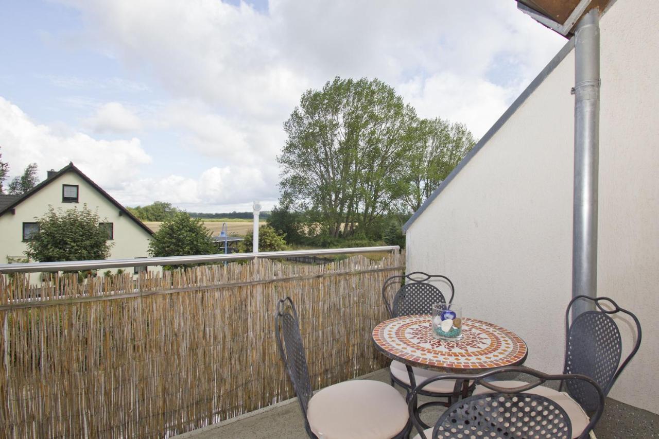Strandnahe 2-Raum-Ferienwohnung Mit Balkon - Strandhaus Moenchgut Fewo 10 Lobbe Exterior photo